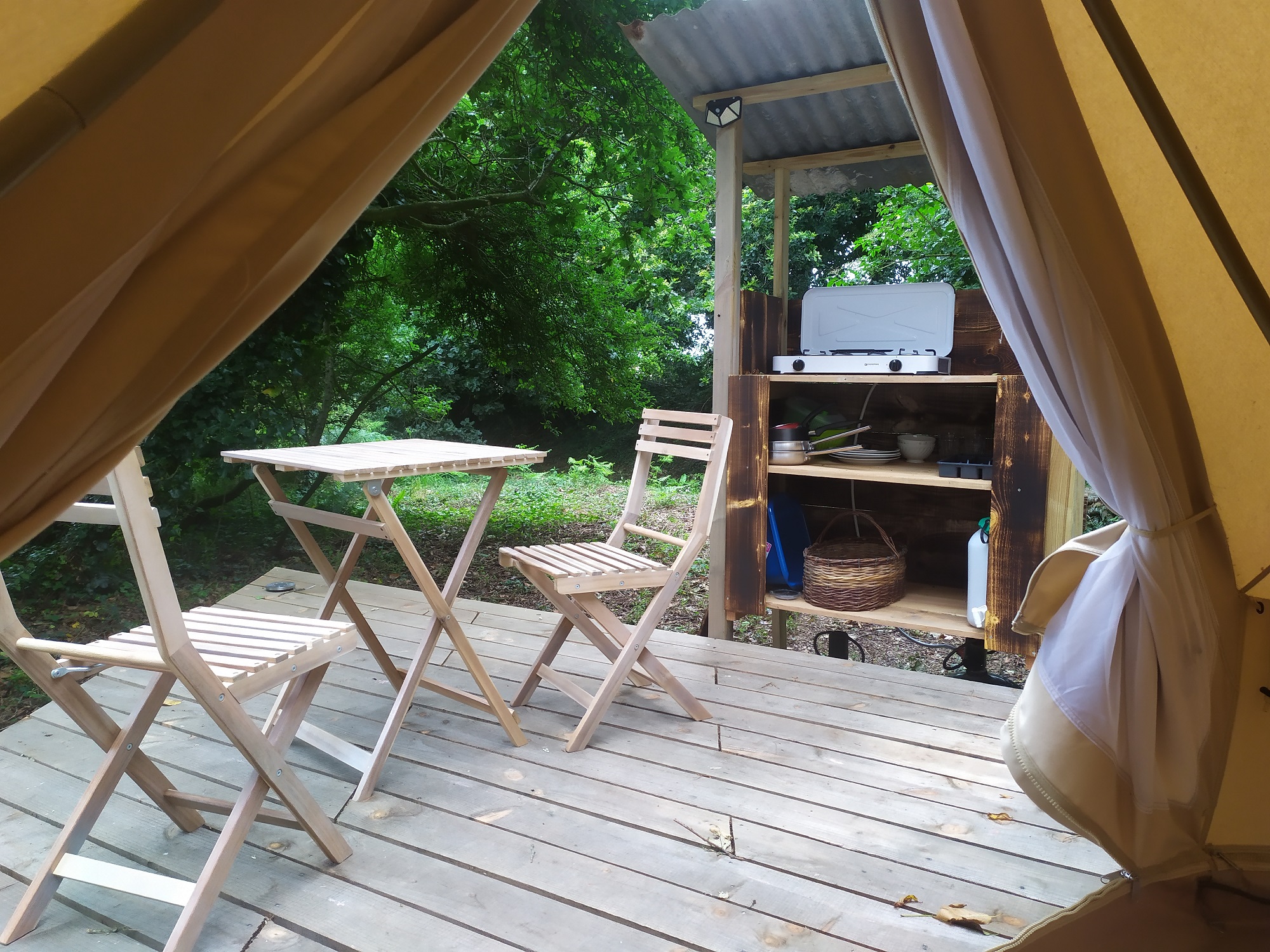 Tente - terrasse et cuisine extérieure